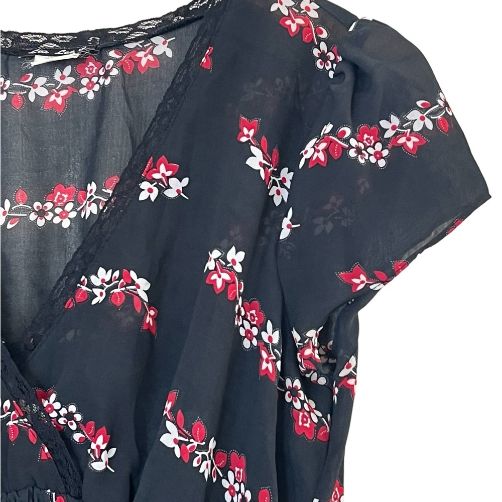 Lia Lee | Floral v-neck short sleeve breezy smocked waist blouse size me… - Picture 6 of 11